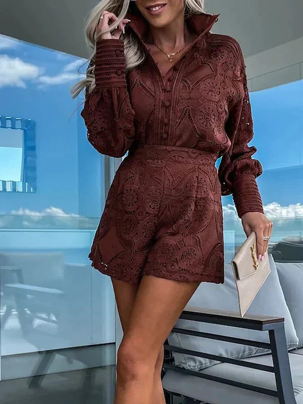 Elegante jumpsuit in pizzo per donne con design femminile e vestibilità aderente