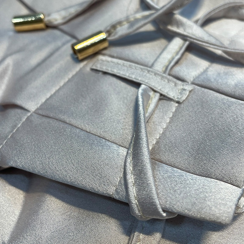 Elegante Set in Satin a Due Pezzi con Top a Collo Alto per Donne – Pantaloni Ampi e Outfit Estivo Elegante