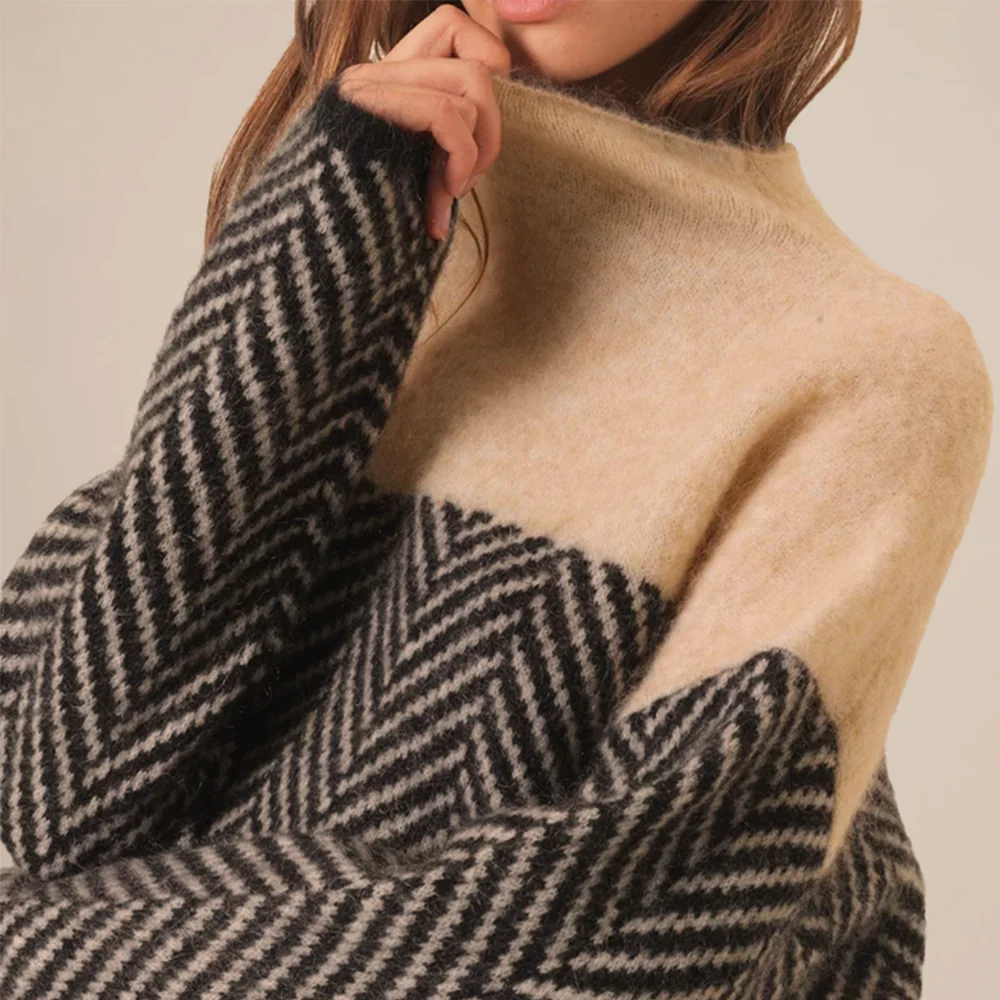 Léa - Maglione a collo alto lussuoso, morbido e ampio in cashmere con motivo geometrico per la primavera