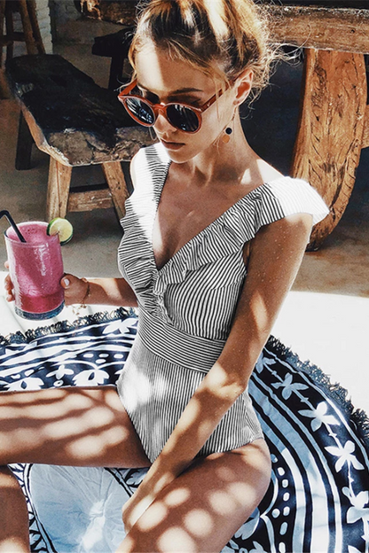 Costume da bagno elegante per donne con dettagli a volant – Scollo a V e modellante