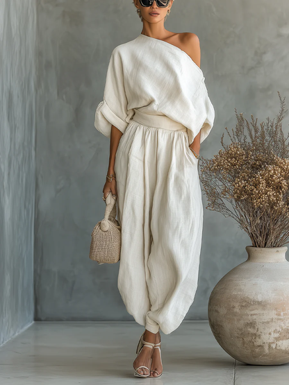 Estelle - Completo in lino bianco sporco, composto da una maglietta ampia e casual con spalline scoperte e pantaloni aderenti
