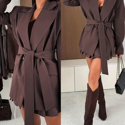 Auréva - Blazer primaverile elegante con spalle accentuate e cintura per una silhouette femminile