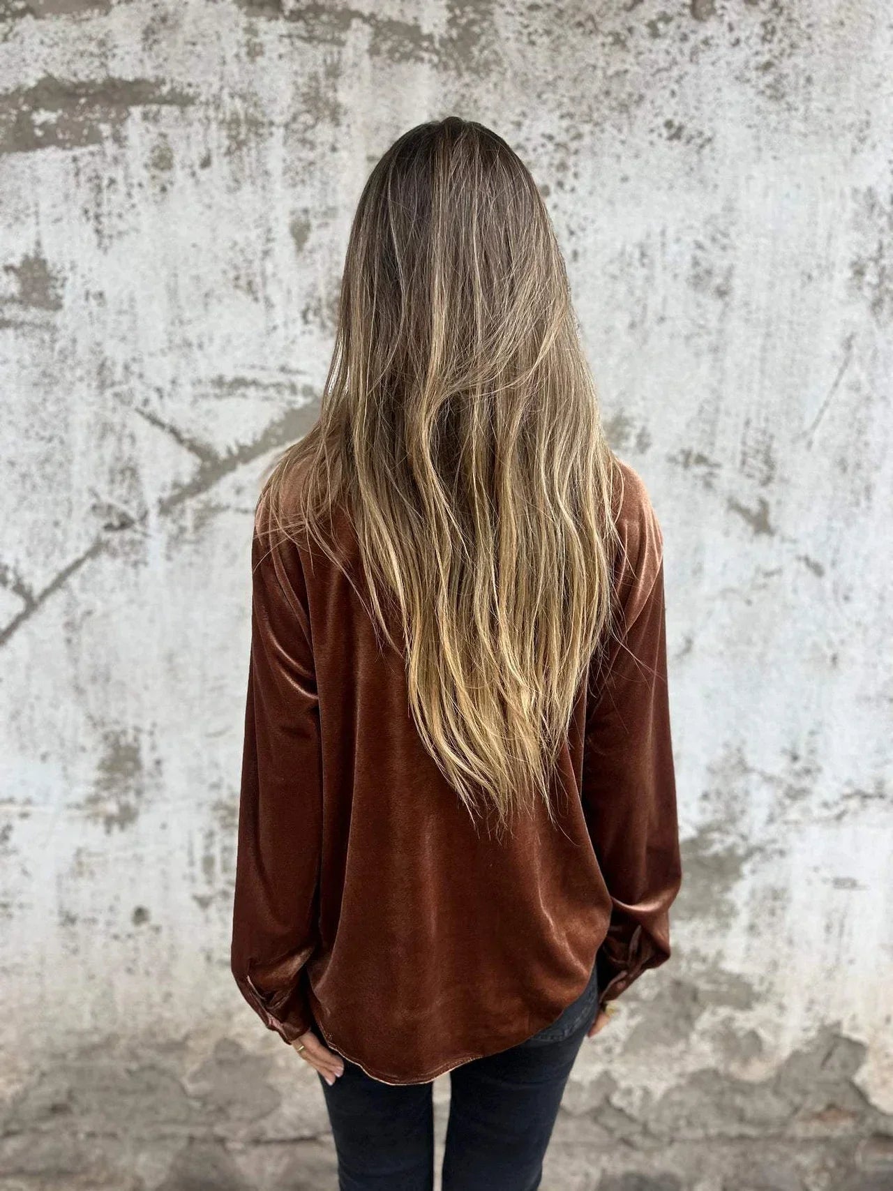 Marjolaine - Camicia di velluto nei colori primaverili con maniche lunghe, bottoni e taschino
