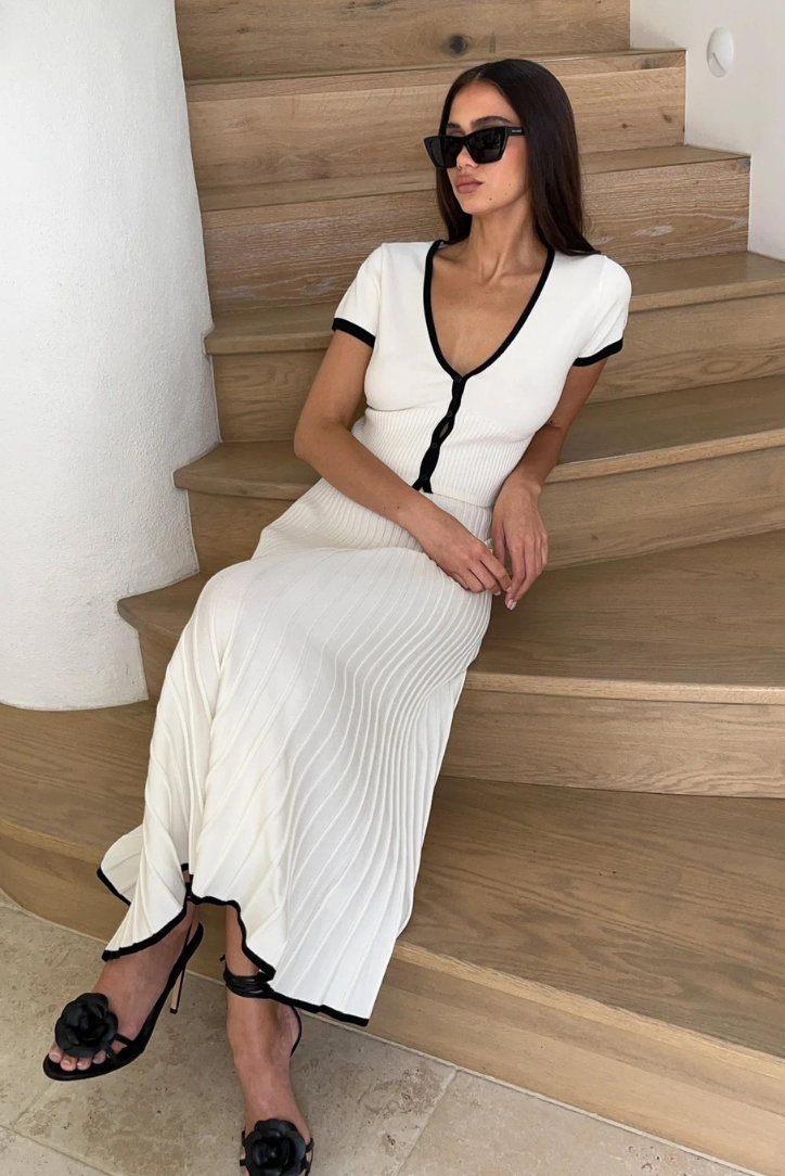 Set elegante in maglia per donna – Set con gonna midi a coste e dettagli a contrasto