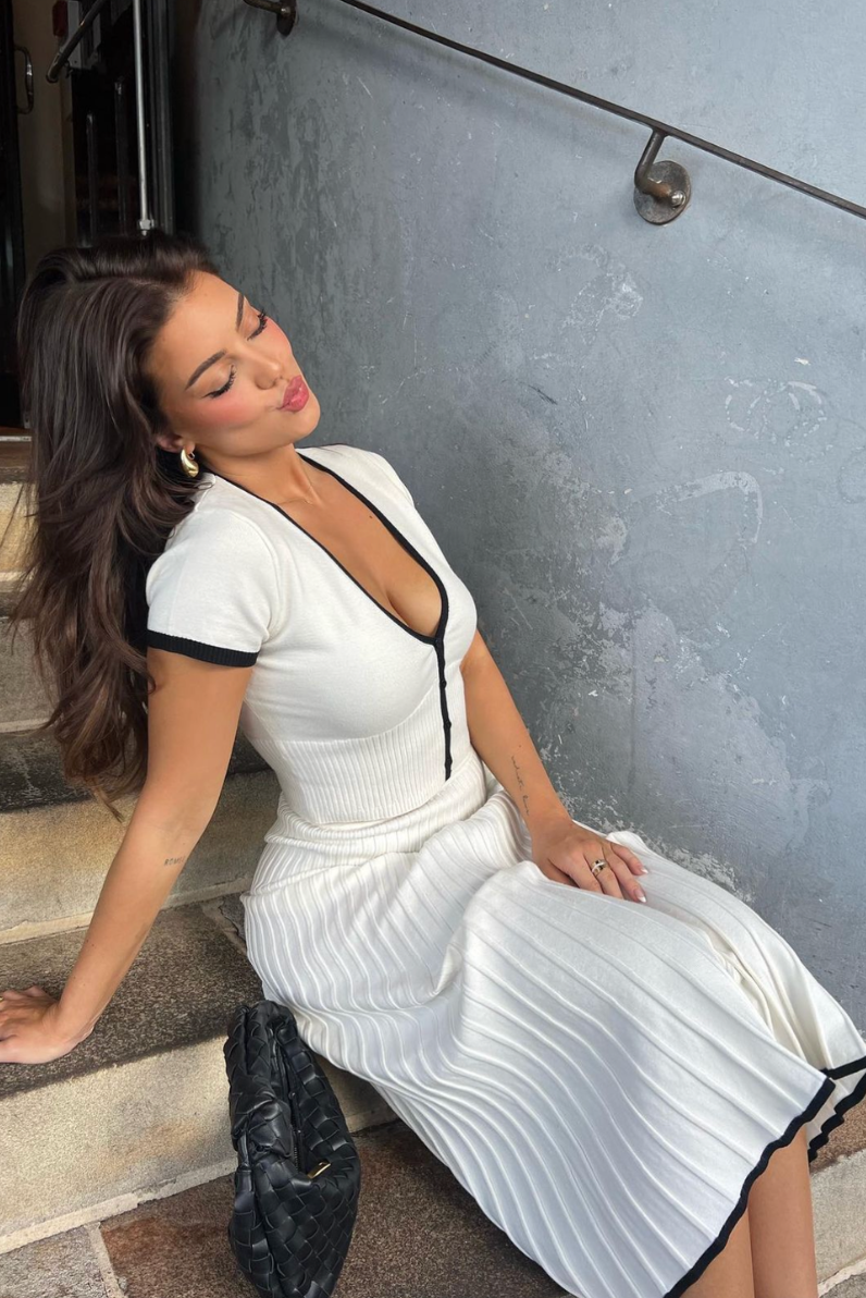Set elegante in maglia per donna – Set con gonna midi a coste e dettagli a contrasto