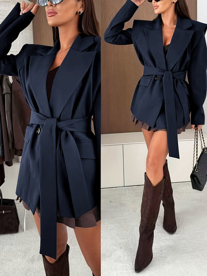 Auréva - Blazer primaverile elegante con spalle accentuate e cintura per una silhouette femminile