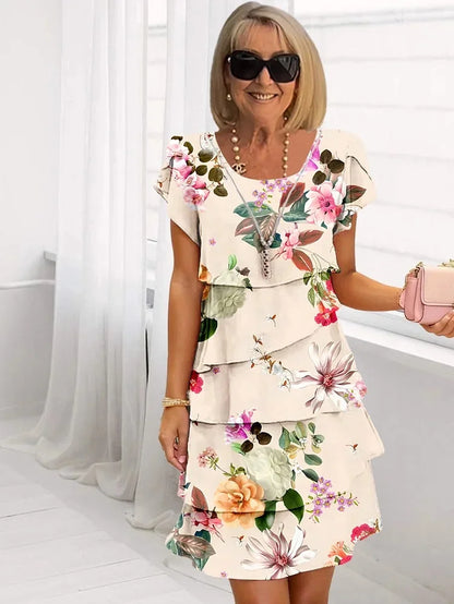 Stile estivo elegante per donne, vestito con motivo floreale e volant femminili per giornate leggere