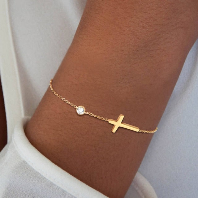Bracciale elegante con pendente a croce e zirconia – Gioielli raffinati per donne