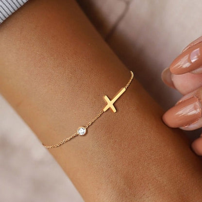 Bracciale elegante con pendente a croce e zirconia – Gioielli raffinati per donne