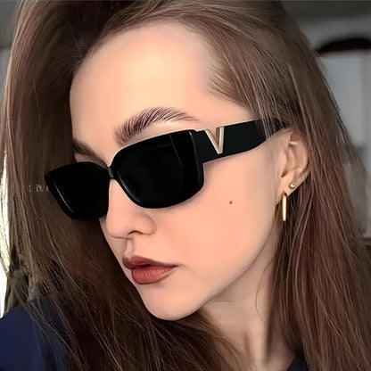 Occhiali da sole retro slim con protezione UV per donne – Eleganti occhiali statement con dettaglio in metallo