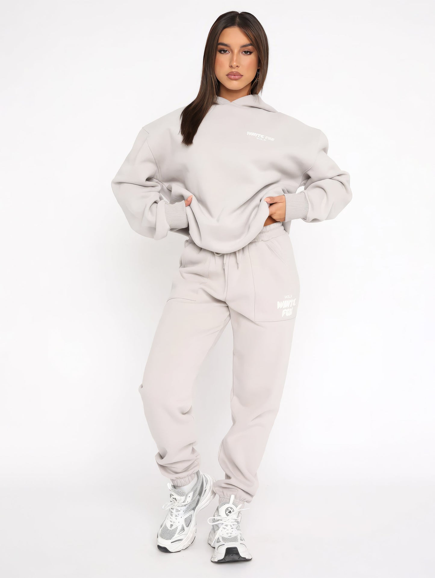Oréline - Set Elegante a Due Pezzi: Felpa con Cappuccio e Pantaloni Sportivi a Vita Alta in Colori Tenui