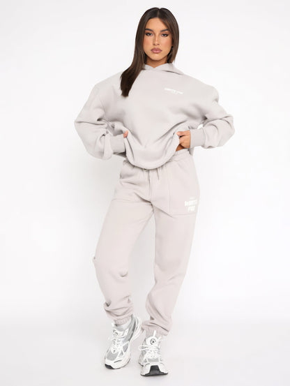 Oréline - Set Elegante a Due Pezzi: Felpa con Cappuccio e Pantaloni Sportivi a Vita Alta in Colori Tenui