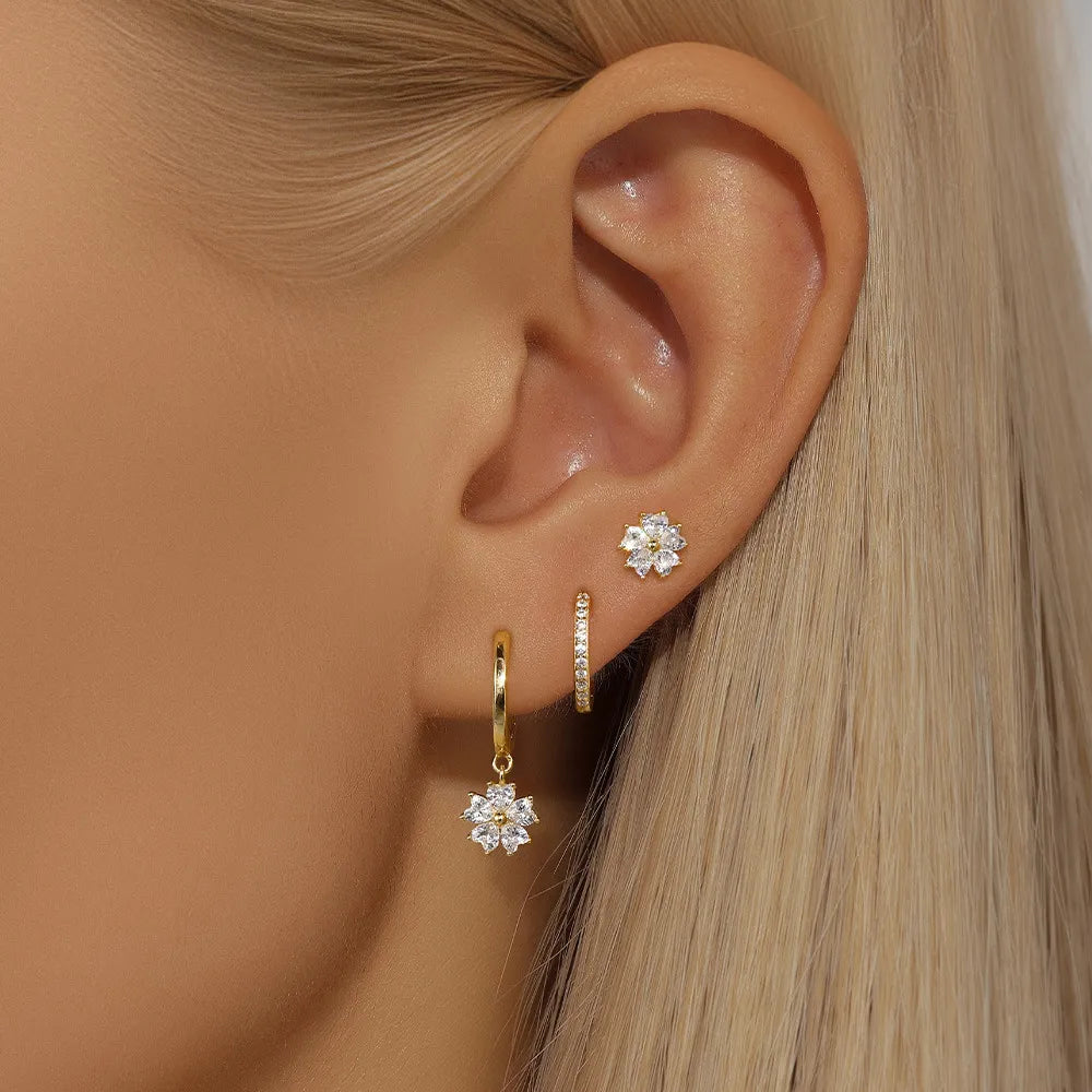 Eleganti orecchini con design floreale per donne – orecchini a cerchio e a perno in set
