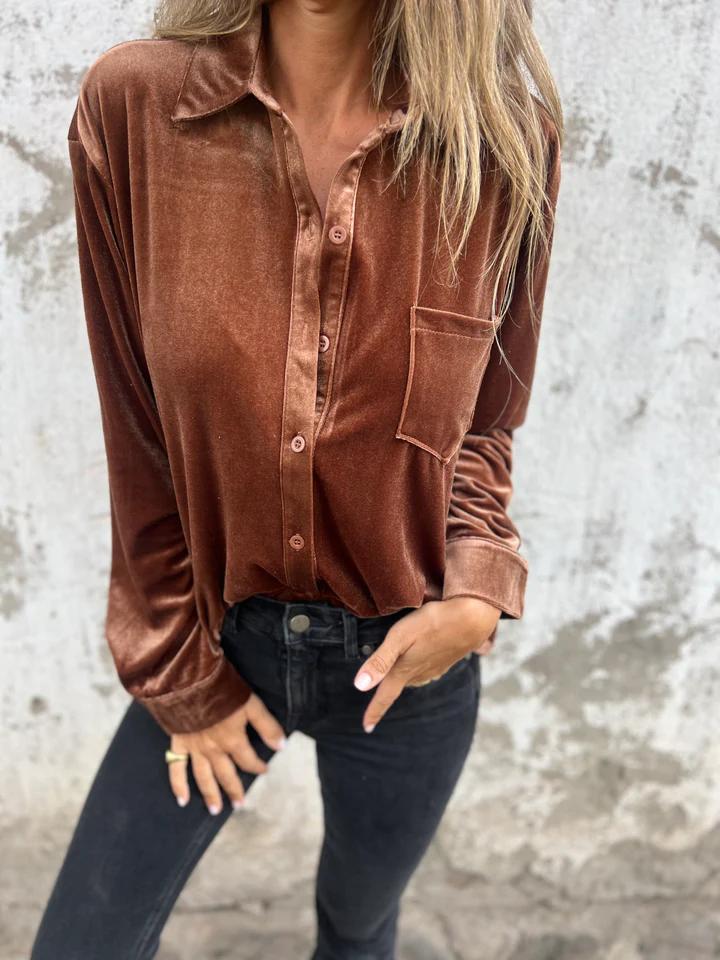 Marjolaine - Camicia di velluto nei colori primaverili con maniche lunghe, bottoni e taschino