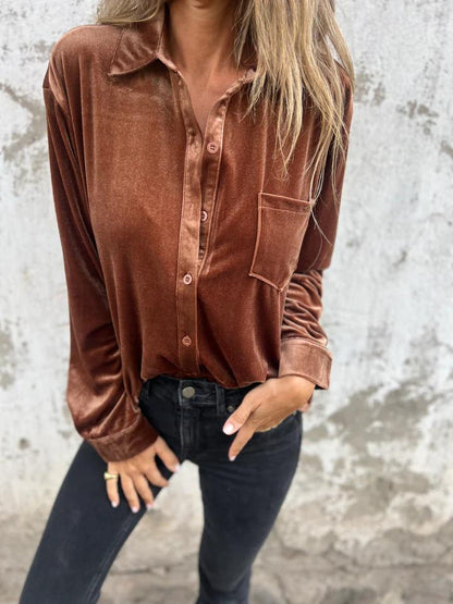 Marjolaine - Camicia di velluto nei colori primaverili con maniche lunghe, bottoni e taschino