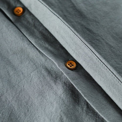 Stile moderno per camicia da uomo con colletto alto e dettagli eleganti dei bottoni per la vita quotidiana e il tempo libero