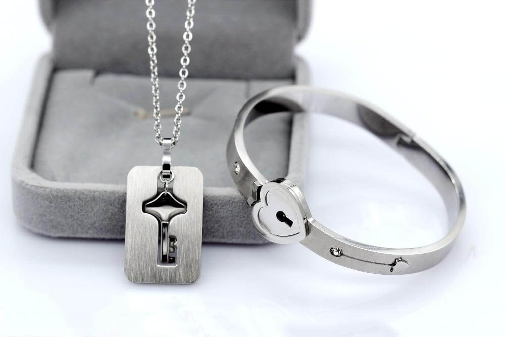 Amoréa - SEI LA CHIAVE DEL MIO CUORE – Set Bracciale + Collana