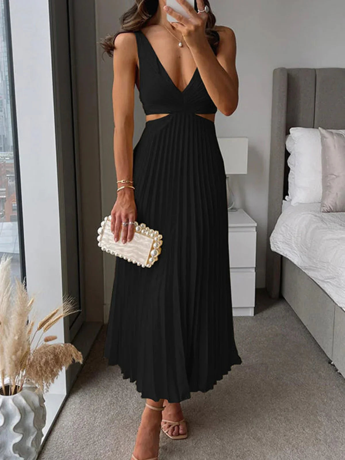 Elegante Vestito Midi per Donne con Gonna Plissettata e Scollatura in Vita – Look Estivo Femminile