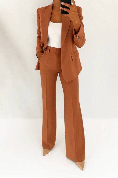 Roséline - Completo Professionale Due Pezzi per Donne, composto da un Blazer e un Pantalone, in versione Monocromatica