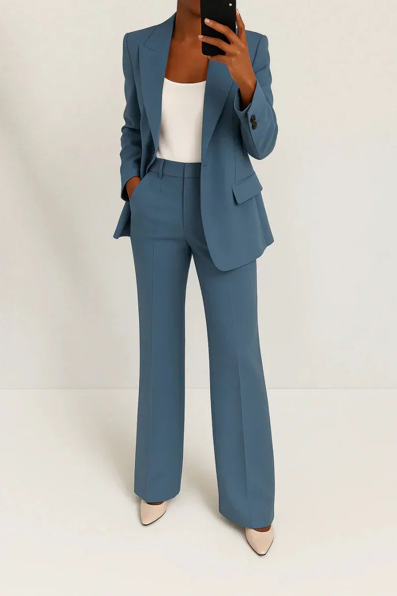 Roséline - Completo Professionale Due Pezzi per Donne, composto da un Blazer e un Pantalone, in versione Monocromatica