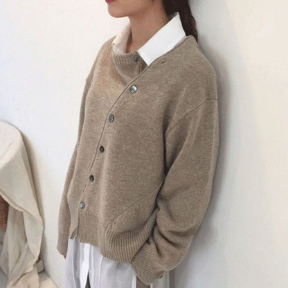 Capysse - Gilet lussuoso in morbido cashmere per donne con dettagli asimmetrici sui bottoni