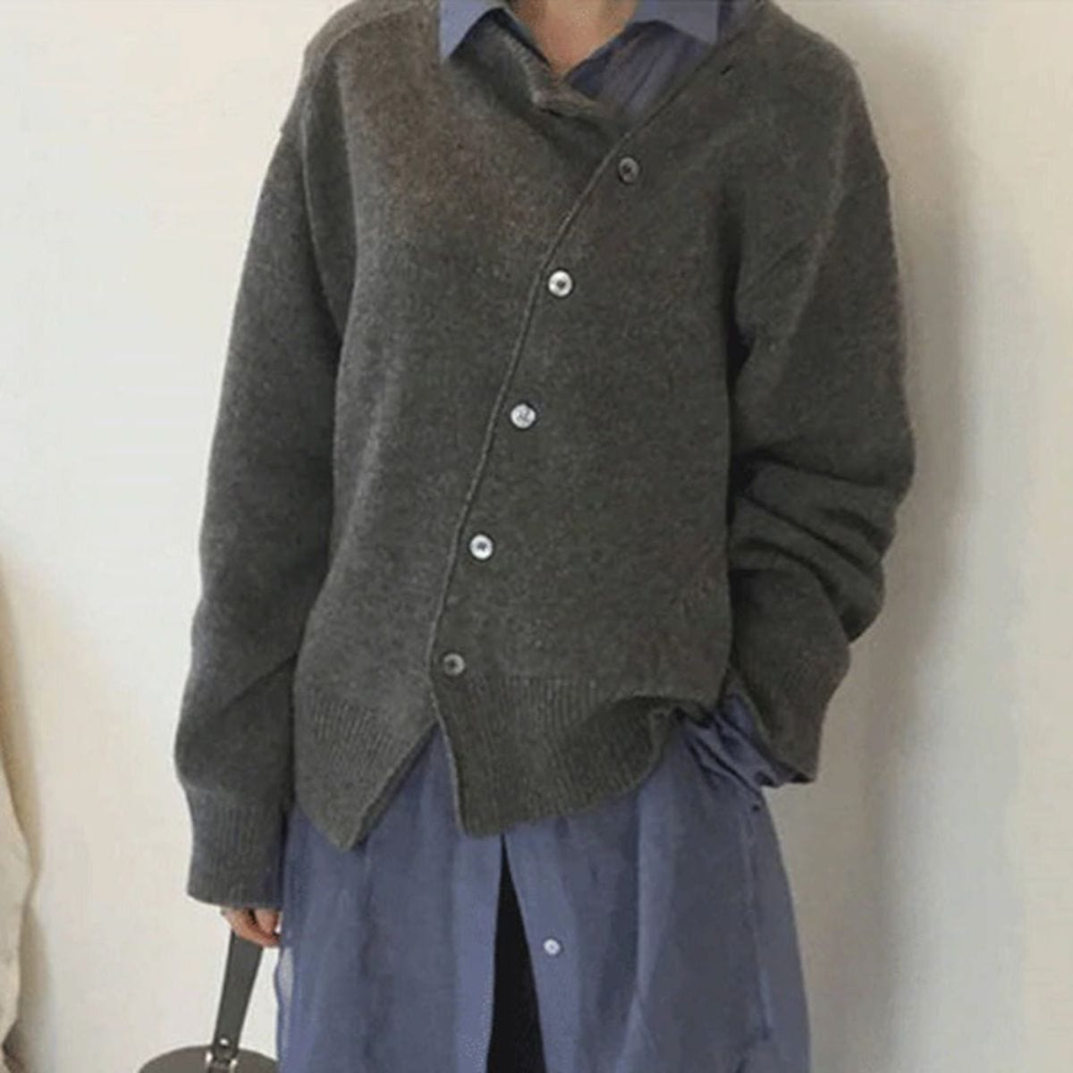 Capysse - Gilet lussuoso in morbido cashmere per donne con dettagli asimmetrici sui bottoni
