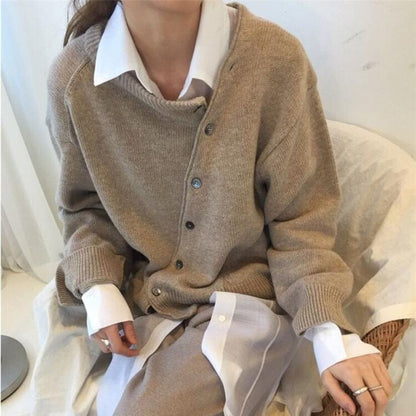 Capysse - Gilet lussuoso in morbido cashmere per donne con dettagli asimmetrici sui bottoni