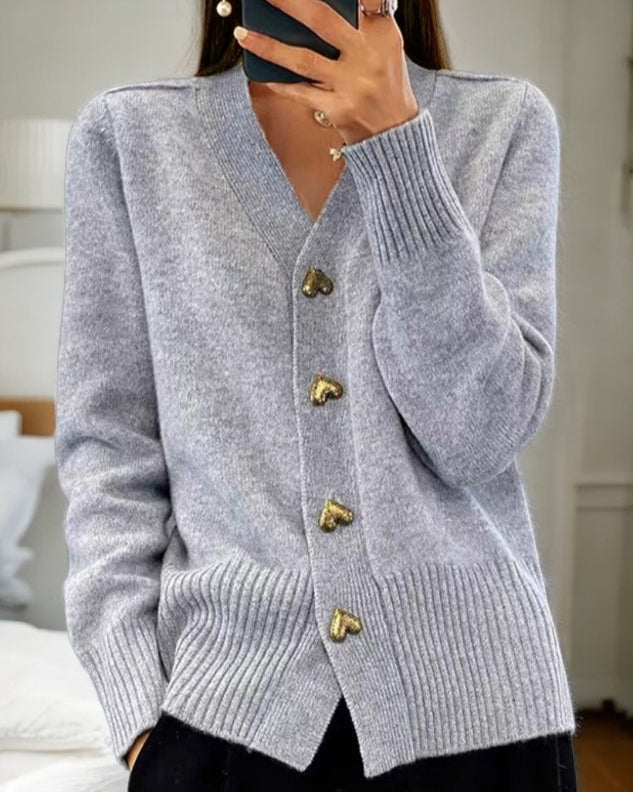 Cardigan moderno da donna con bottoni a forma di cuore Morbido cardigan per autunno e inverno