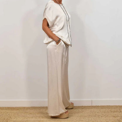 Set lounge elegante per donne con pantaloni larghi e tessuto fluido