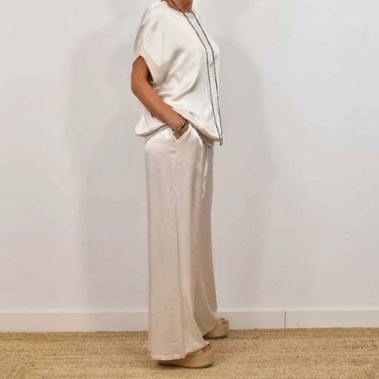 Set lounge elegante per donne con pantaloni larghi e tessuto fluido