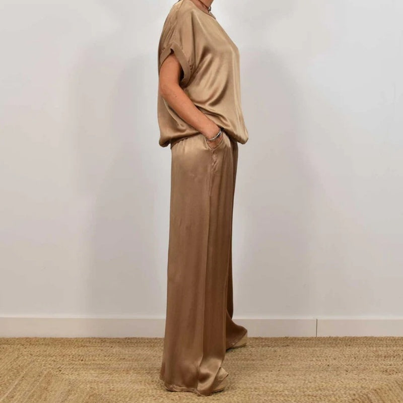 Set lounge elegante per donne con pantaloni larghi e tessuto fluido