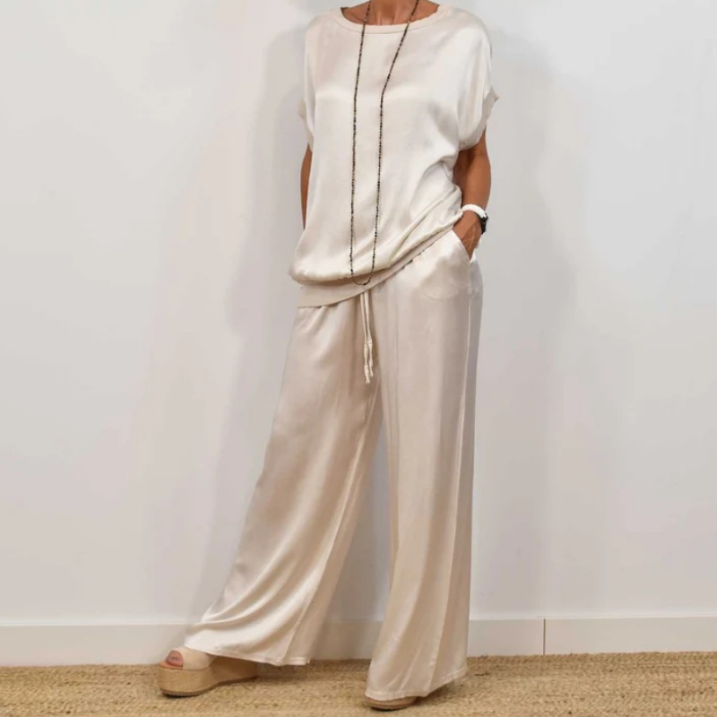 Set lounge elegante per donne con pantaloni larghi e tessuto fluido