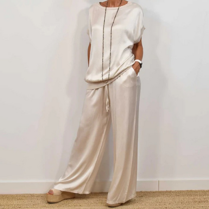 Set lounge elegante per donne con pantaloni larghi e tessuto fluido