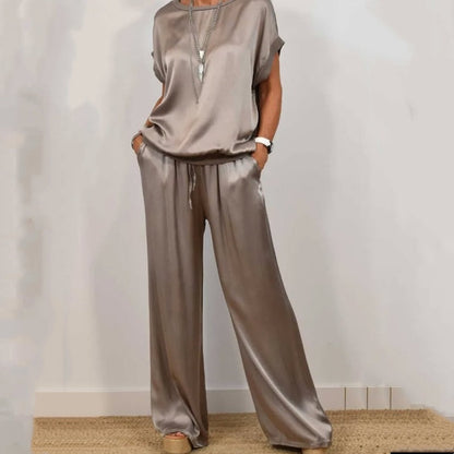 Set lounge elegante per donne con pantaloni larghi e tessuto fluido