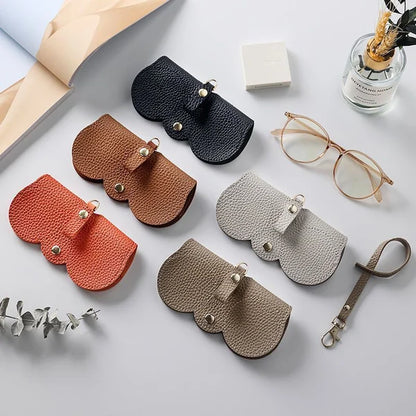 Elegante custodia per occhiali in pelle per donne – Borsa compatta per occhiali da sole con cinturino e protezione