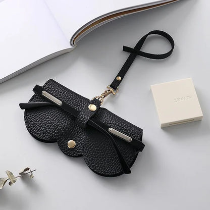 Elegante custodia per occhiali in pelle per donne – Borsa compatta per occhiali da sole con cinturino e protezione