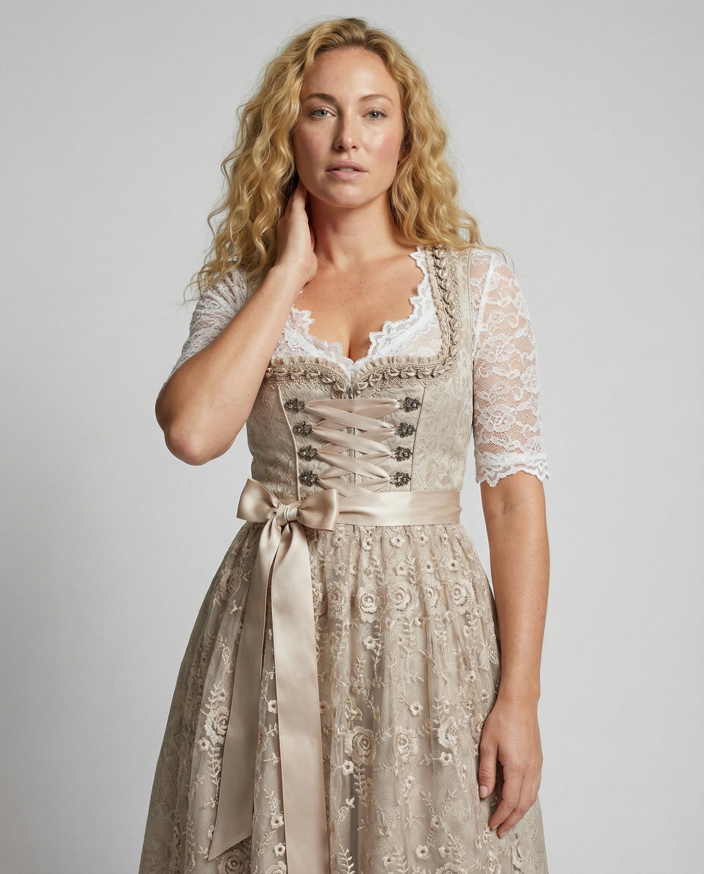Abito Dirndl Elegante in Pizzo per Donne – Vestito Tradizionale Attillato con Fiocco e Charme Vintage