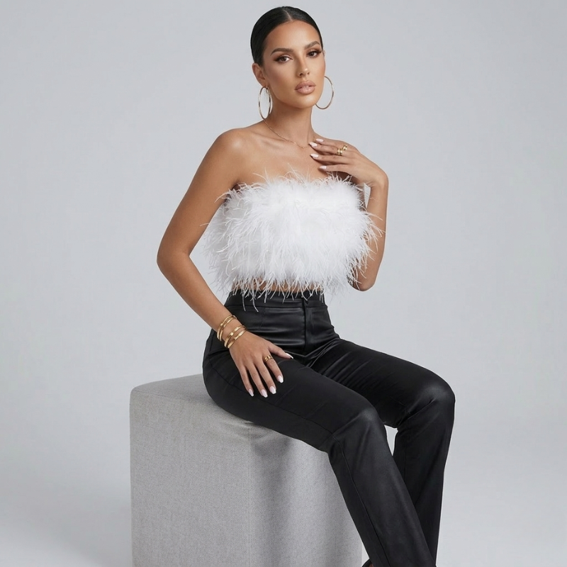 Elegante Top Bandeau con Piume per Donne – Crop Top Senza Spalline e Look D'impatto