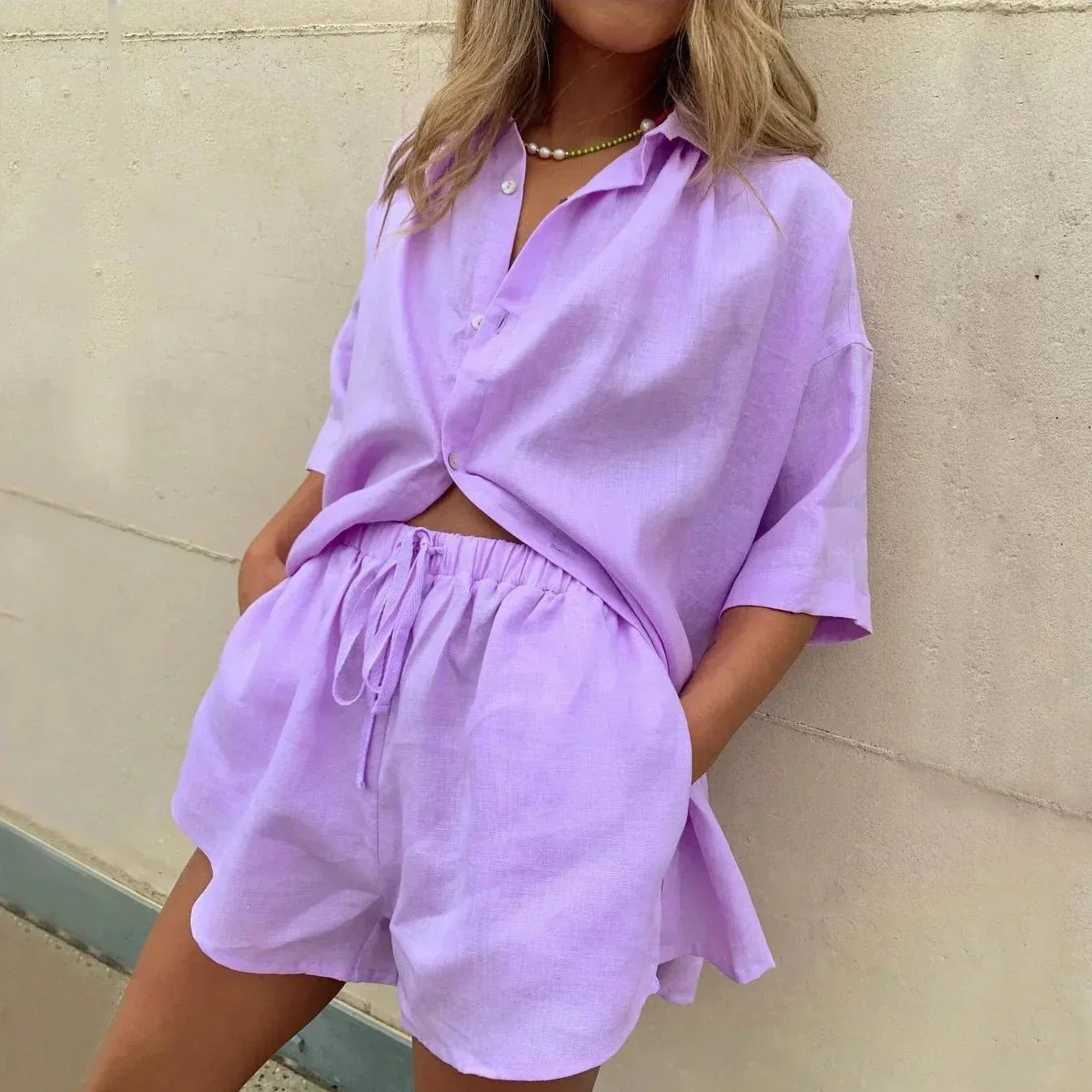 Set due pezzi casual per donne – Camicia oversize e pantaloni corti con cordoncino